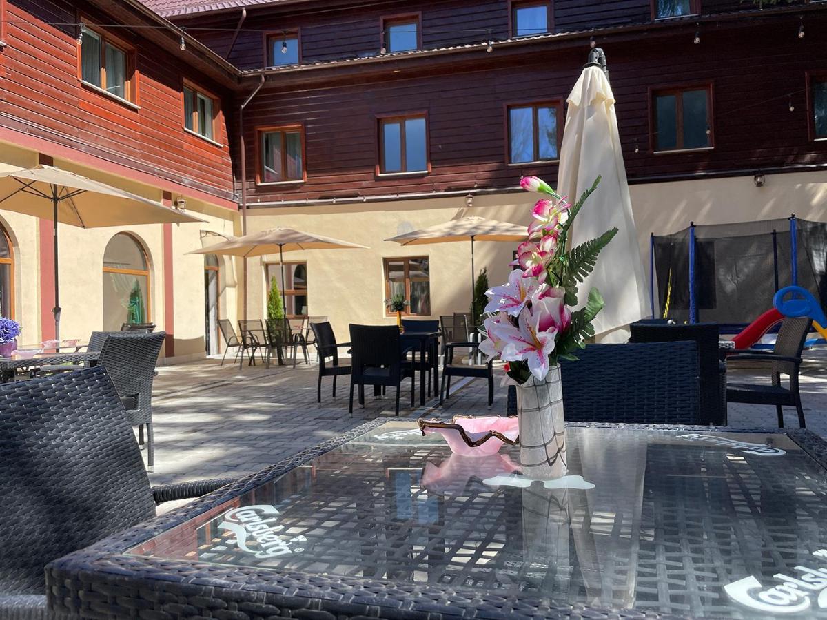 Voila Inn Predeal Exterior photo
